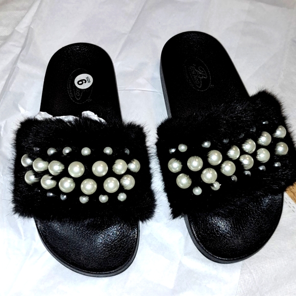 Bolaro slide on Sandals. New size 6. Furry with pearl's. Super cute and comfy. - Picture 2 of 5